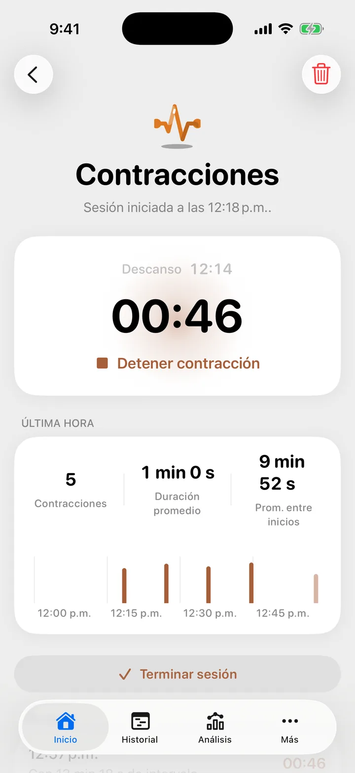 El contador de contracciones durante una sesión, con el botón grande para iniciar y detener, y las cifras de la última hora.