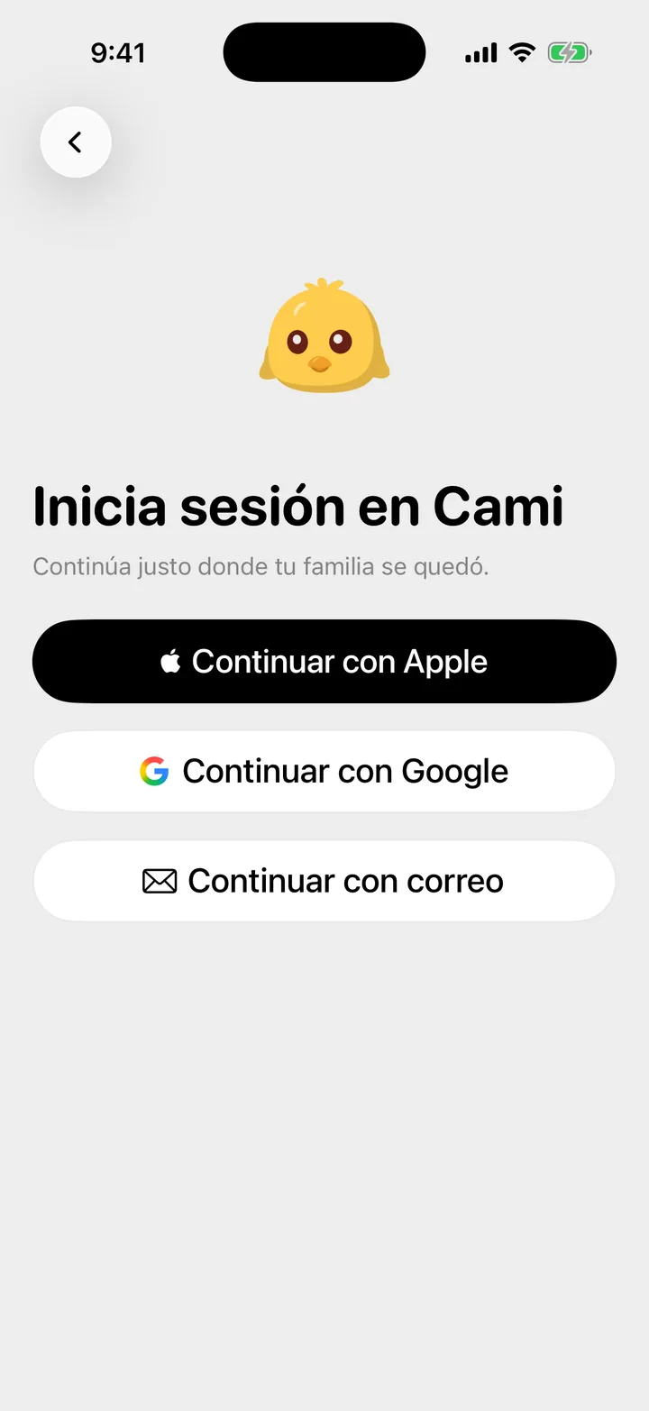 La pantalla Inicia sesión en Cami con los botones de Apple, Google y correo.